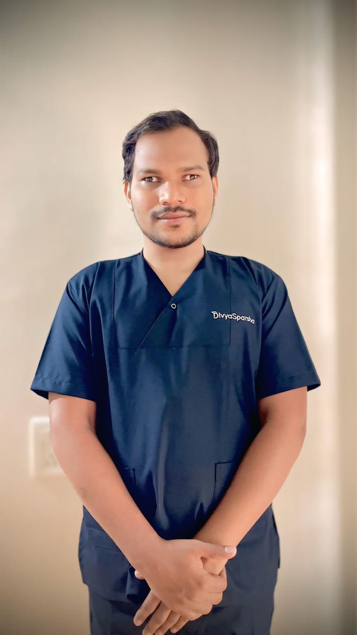 Arbaz, Ayurvedic massage therapist at Divyasparsha, Balewadi