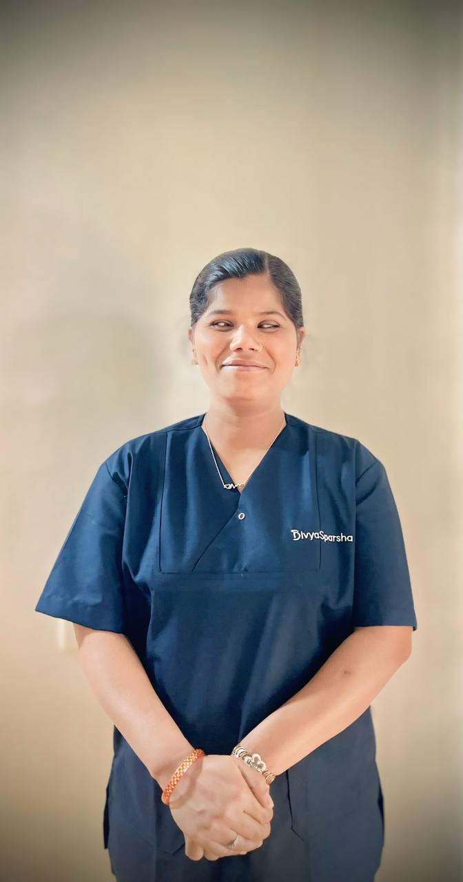 Dwarka, Ayurvedic massage therapist at Divyasparsha, Balewadi